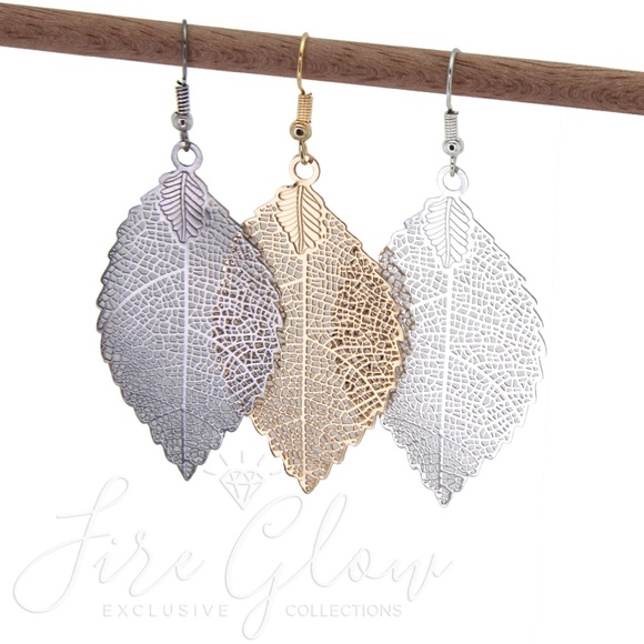 Boho Chic Gold Tone Filigree Leaf Earrings - Picture 3 of 8